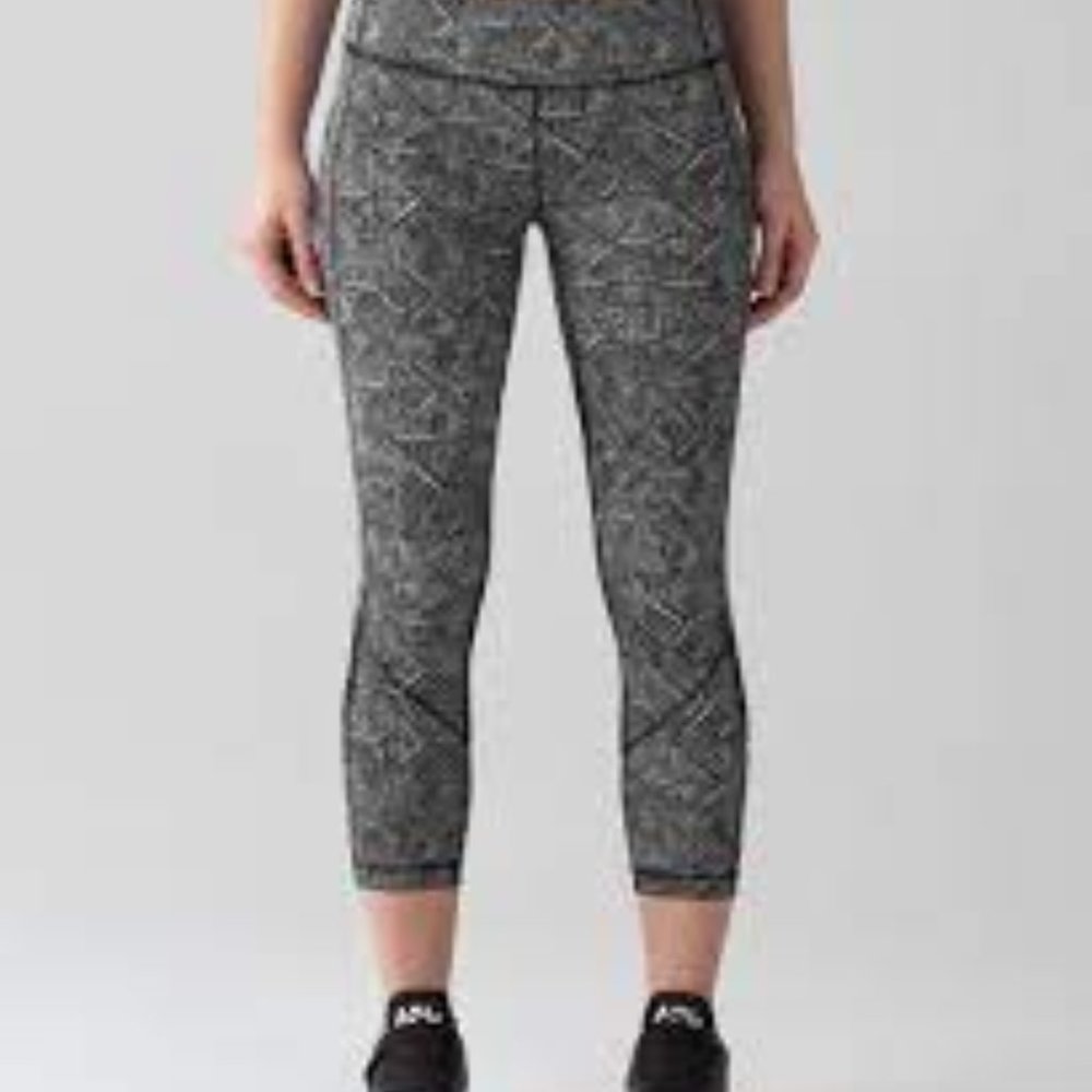 Lululemon Pace Rival Crop (22") white/black